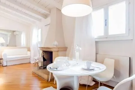 Di Punto In Bianco Home Verona Appartamento