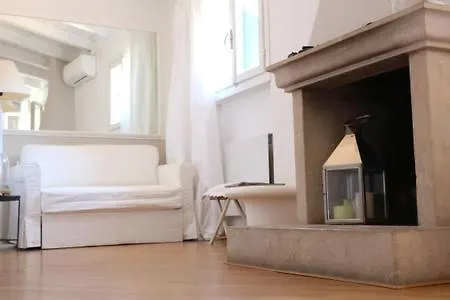 Di Punto In Bianco Home Verona