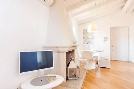 Di Punto In Bianco Home location